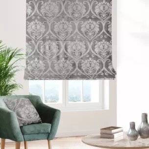 Roleta rzymska stalowo srebrzysta z miękkiej tkaniny welwetowej z ornamentowym błyszczącym nadrukiem