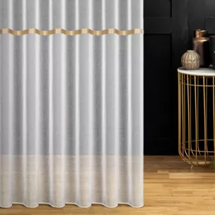 Firana szyta na flexach kremowo złota z delikatnej etaminy, zdobionej pasem, wykończonej obciążnikiem