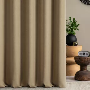 Zasłona szyta na taśmie 5 cm brązowa z tkaniny z jodełkowym wzorem geometrycznym