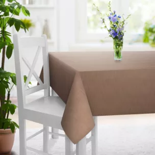 Obrus szyty jasnobrązowy z miękkiej tkaniny o naturalnym splocie w stylu ekologicznym