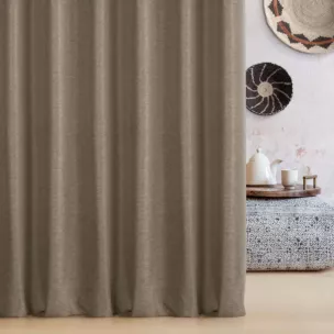 Zasłona szyta na przelotkach brązowa o naturalnym charakterze, z widocznym, ozdobnym splotem