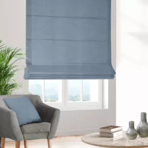 Roleta rzymska ciemnoniebieska z miękkiej tkaniny o naturalnym splocie w stylu ekologicznym