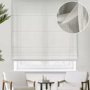 Roleta rzymska kremowa z miękkiej tkaniny o lekkim splocie i delikatnym połysku, wykończona obciążnikiem