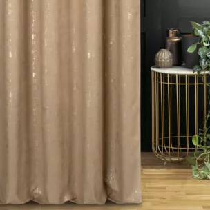 Zasłona szyta na przelotkach beżowo złocista z miękkiej tkaniny o strukturze weluru z połyskliwym nadrukiem