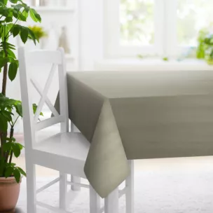 Obrus szyty popielaty z tkaniny z dodatkiem połyskującej nici, z widocznym ozdobnym splotem