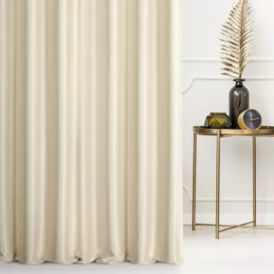 Zasłona szyta na taśmie 5 cm kremowa z błyszczącej tkaniny zaciemniającej