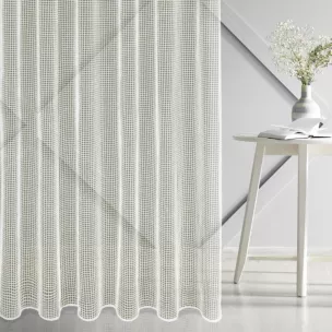 Firana szyta na taśmie 5 cm kremowa z luźno tkanej siatki szenilowej, delikatnej i miękkiej w dotyku, wykończona obciążnikiem