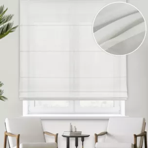 Roleta rzymska naturalna z miękkiej tkaniny o delikatnym połysku, wykończona obciążnikiem