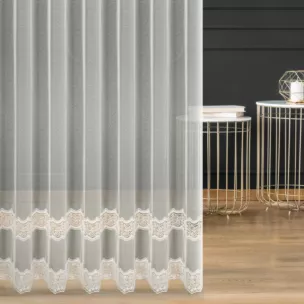 Firana szyta na flexach naturalna z markizety ozdobionej matową aplikacją