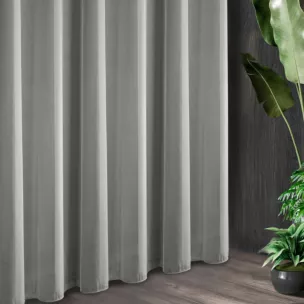 Firana szyta na tunelu szara z miękkiej tkaniny o lekkim splocie i delikatnym połysku, wykończona obciążnikiem