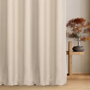 Zasłona szyta na przelotkach jasnobeżowa o naturalnym charakterze, z widocznym, ozdobnym splotem