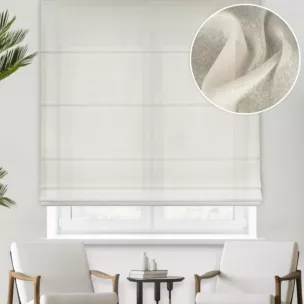 Roleta rzymska kremowa z delikatnej połyskującej tkaniny o strukturze deszczyku wykończonej obciążnikiem