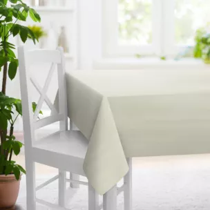 Obrus szyty ciemnokremowy z tkaniny z dodatkiem połyskującej nici, z widocznym ozdobnym splotem