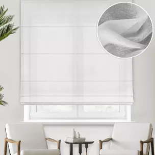 Roleta rzymska biała z delikatnej połyskującej tkaniny o strukturze deszczyku wykończonej obciążnikiem