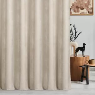 Zasłona szyta na przelotkach beżowa z tkaniny o szenilowej strukturze