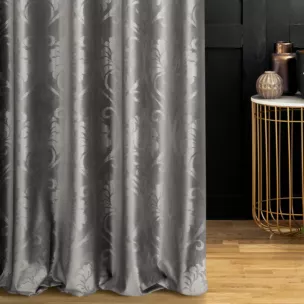 Zasłona szyta na flexach stalowo srebrzysta z miękkiej tkaniny welwetowej z ornamentowym błyszczącym nadrukiem