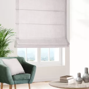 Roleta rzymska pudrowo różowa z miękkiej tkaniny w stylu eko