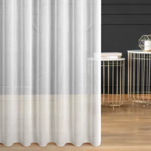 Firana szyta na przelotkach biała z delikatnej matowej etaminy, wykończonej obciążnikiem