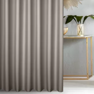 Zasłona szyta na taśmie fala beżowa z gładkiej tkaniny zaciemniającej typu dimout wykończona obciążnikiem