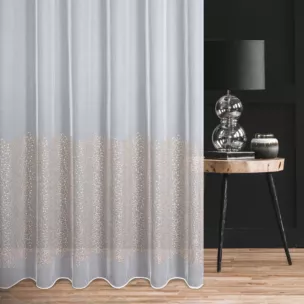 Firana szyta na tunelu biało beżowa z delikatnie połyskującej tkaniny typu PERU, zdobionej haftem oraz cekinami