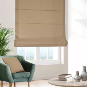 Roleta rzymska jasnobrązowa z tkaniny o naturalnym splocie w stylu eko