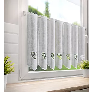 Tkanina firanowa zazdrostka z etaminy zdobiona haftowanymi ażurowymi sercami Eurofirany