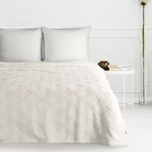 Koc flano 150x200 cm kremowy zdobiony wytłaczanym wzorem CARO DESIGN 91 Eurofirany