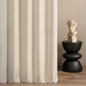 Zasłona szyta na flexach jasnobeżowa z gładkiej jednokolorowej tkaniny o jodełkowym splocie