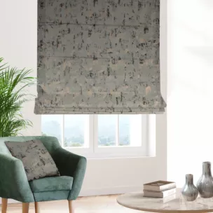 Roleta rzymska srebrno złocista z tkaniny welwetowej zdobionej połyskującym drukiem