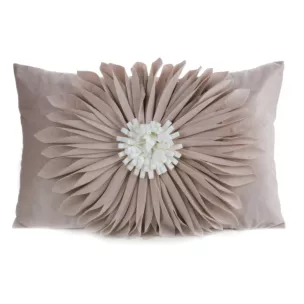 Poszewka na poduszkę 30 x 50 cm z welwetu kolor beżowy zdobiona kwiatem 3D FLORES 3 Eurofirany