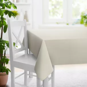 Obrus szyty beżowo ciemnobeżowy z gładkiej tkaniny zaciemniającej typu dimout