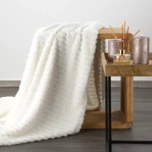 Narzuta na fotel-koc  70x160 cm biała z wytłaczanym wzorem pasów LISA DESIGN 91 Eurofirany