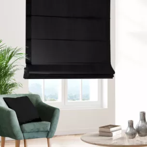 Roleta rzymska czarna z tkaniny z dodatkiem połyskującej nici, z widocznym ozdobnym splotem