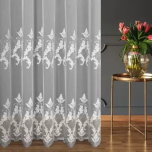 Firana szyta na tunelu biało srebrna z matowej tkaniny ADEN ozdobionej szenilowym haftem ornamentowym Pierre Cardin