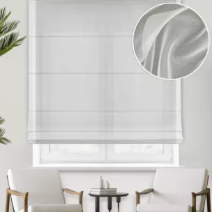 Roleta rzymska kremowa z delikatnej tkaniny z efektem deszczyku, wykończona obciążnikiem