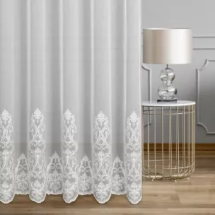 Firana szyta na taśmie 8 cm biało srebrna z matowej, delikatnej tkaniny ADEN haftowanej w dwukolorowy, ornamentowy wzór