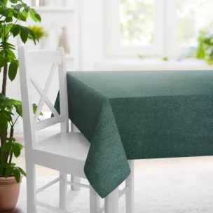 Obrus szyty ciemnozielony z tkaniny z dodatkiem połyskującej nici, z widocznym ozdobnym splotem