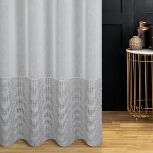 Firana szyta na taśmie fala naturalno beżowa z matowej etaminy ozdobionej szerokim ażurowym pasem, wykończona obciążnikiem