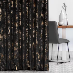 Zasłona szyta na taśmie 5 cm czarno złocista z tkaniny welwetowej zdobionej połyskującym drukiem