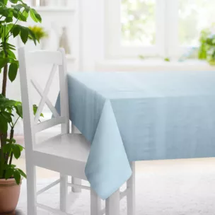 Obrus szyty błękitny z miękkiej półmatowej tkaniny welwetowej