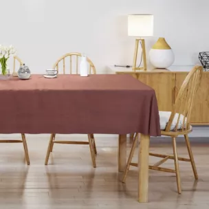 Obrus szyty bordowy z miękkiej półmatowej tkaniny welwetowej
