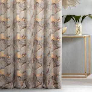 Zasłona szyta na przelotkach beżowa z tkaniny welwetowej zdobionej delikatnie połyskującym drukiem