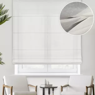 Roleta rzymska naturalna z półprzezroczystej tkaniny o lekkim połysku, wykończona obciążnikiem