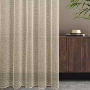 Firana szyta na taśmie 5 cm beżowa z miękkiej matowej tkaniny o strukturze siatki, wykończona obciążnikiem