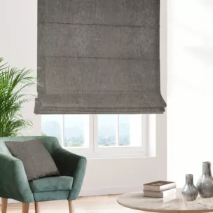 Roleta rzymska szara z tkaniny o szenilowej strukturze