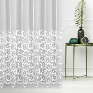 Firana szyta na przelotkach biała z delikatnej, matowej tkaniny typu PERU, zdobionej fantazyjnym haftem Italissima Eva Minge