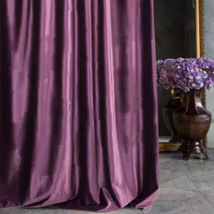 Zasłona szyta na taśmie 5 cm ITALIA fioletowa z tkaniny welwetowej o delikatnym połysku