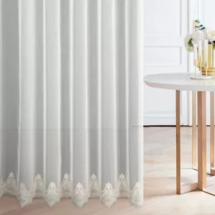 Tkanina firanowa typu Aden zdobiona w dolnej części haftem Eurofirany