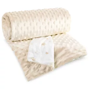 Dwustronny koc dziecięcy 80x110 cm beżowo, kremowy z tkaniny minky oraz uroczych gwiazdek BABY 5 Pierre Cardin Eurofirany