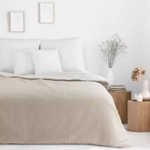 Narzuta-koc beżowo, kremowy 130x170 cm z przyjemnego futerka LARIS Eurofirany